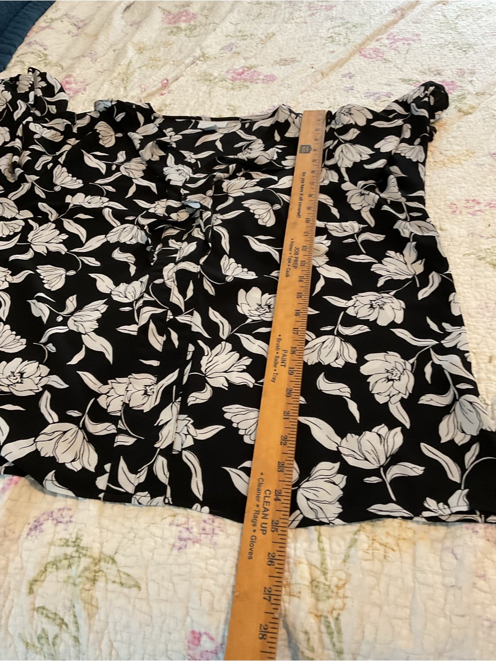 Liz Claiborne Black & White Floral Ruffle‑Neck Blouse — Size XL like new - Picture 7 of 7